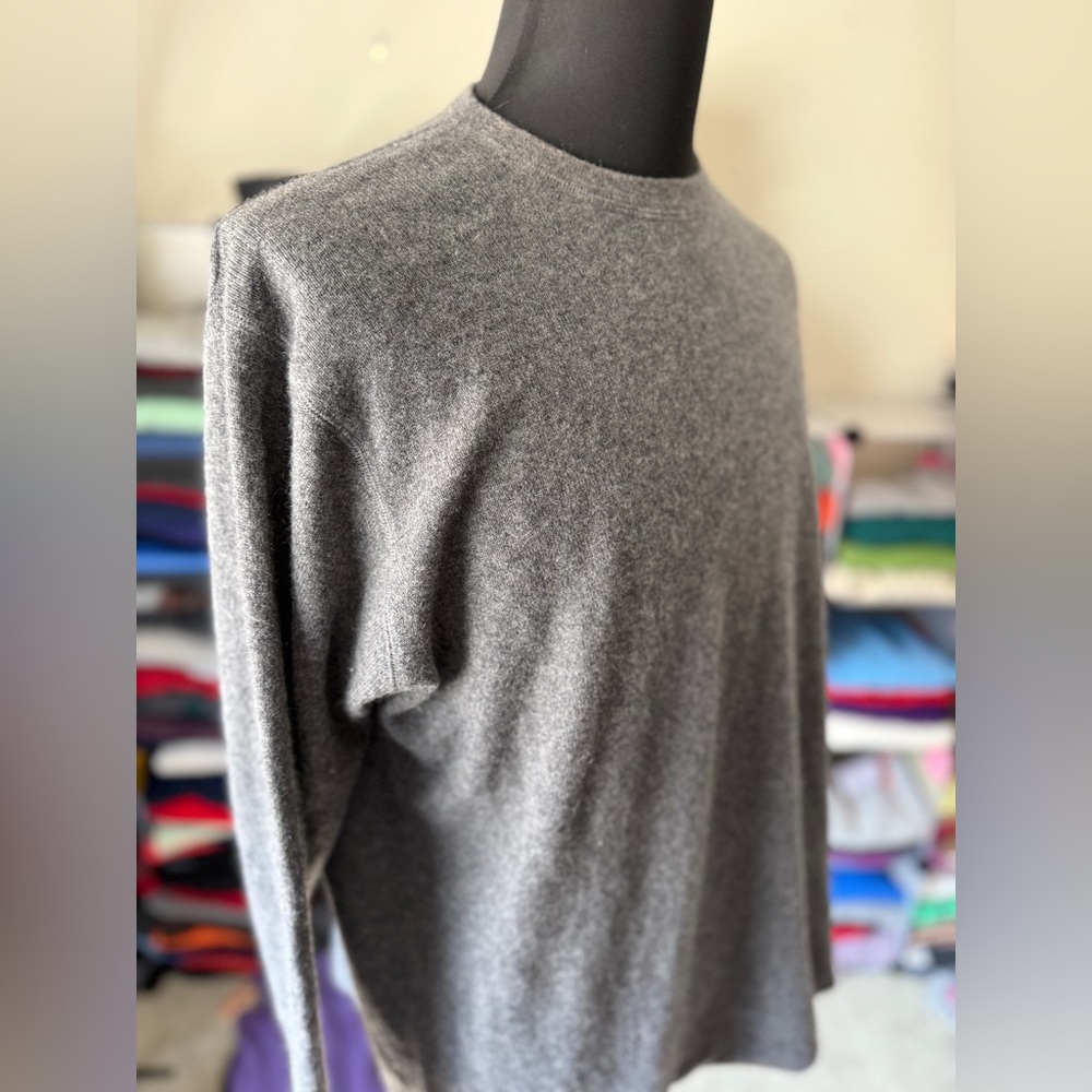 Gray Crew Neck Cashmere Sweater, Measures L, Castlerig